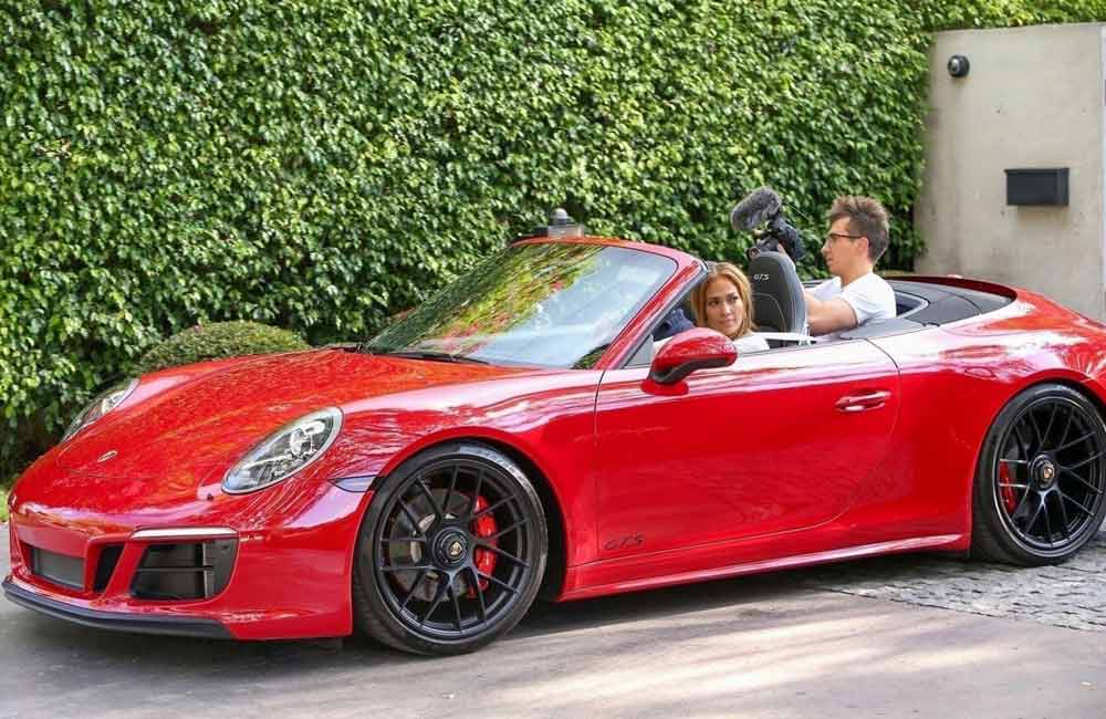 Jennifer Lopez – 911 Carrera GTS Porsche @PageSix / Twitter.com