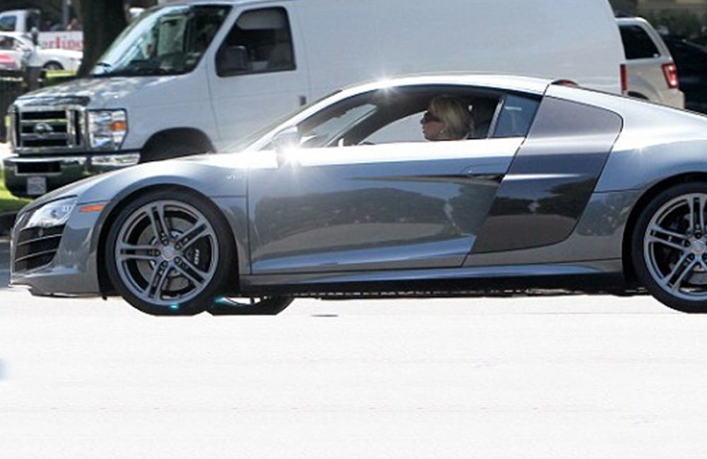 Lady Gaga – Audi R8 @TheSexyVehicles / Twitter.com