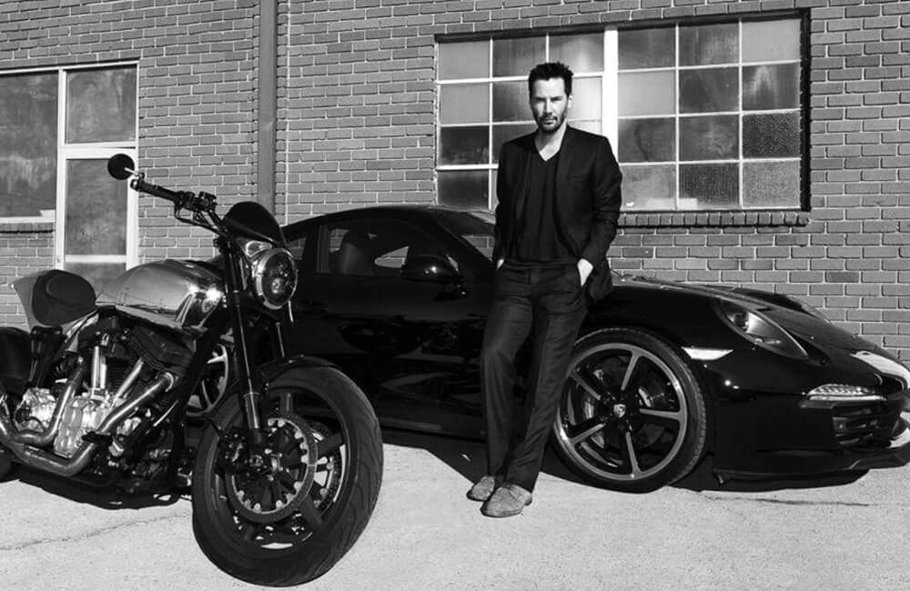 Keanu Reeves - Carrera 45 Type 93 @okka_nyan / Twitter.com